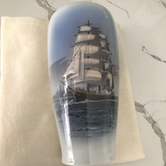 Vintage Royal Copenhagen Denmark Vase Clipper Ship #4570 Signed - Picture 8 of 8